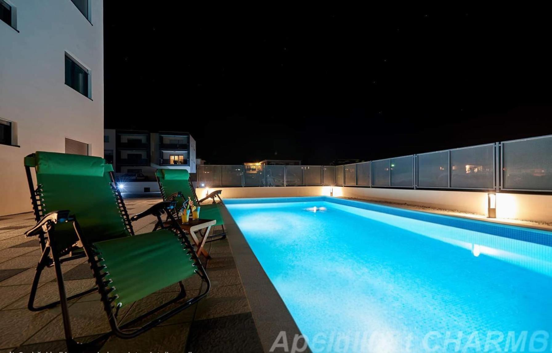Luxury Apartment Charm With Pool 特罗吉尔 外观 照片