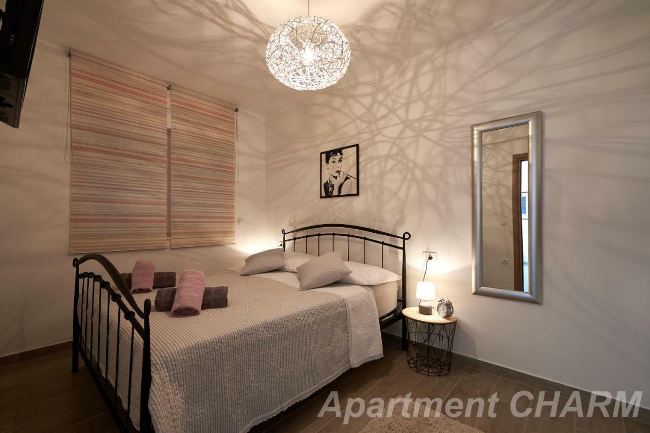 Luxury Apartment Charm With Pool 特罗吉尔 外观 照片