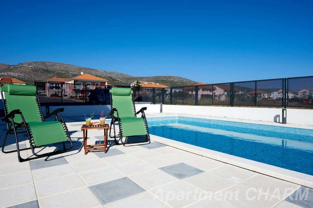 Luxury Apartment Charm With Pool 特罗吉尔 外观 照片