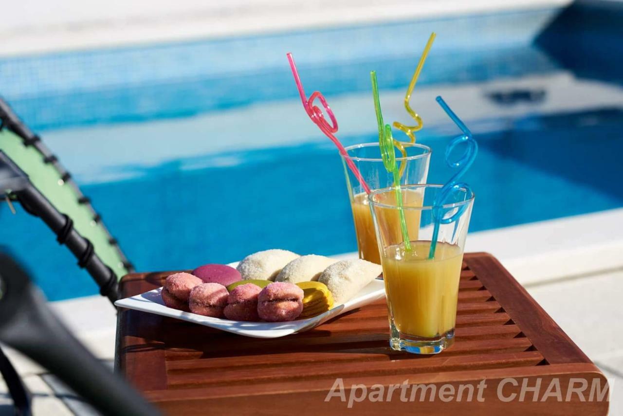 Luxury Apartment Charm With Pool 特罗吉尔 外观 照片